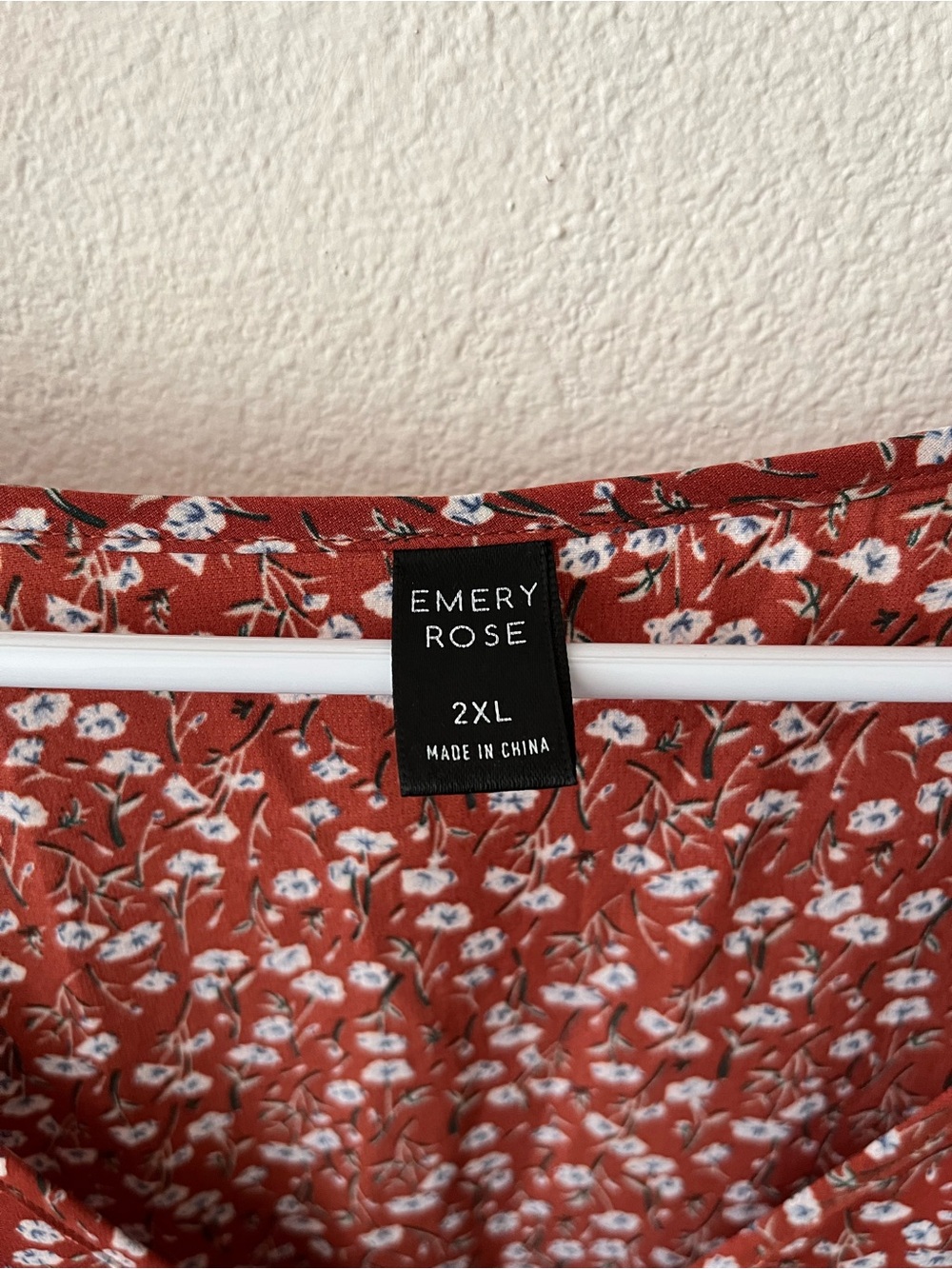 Emery Rose Shein Short Sleeve V-Neck Button Front Ditsy Floral Dress - Picture 3 of 9